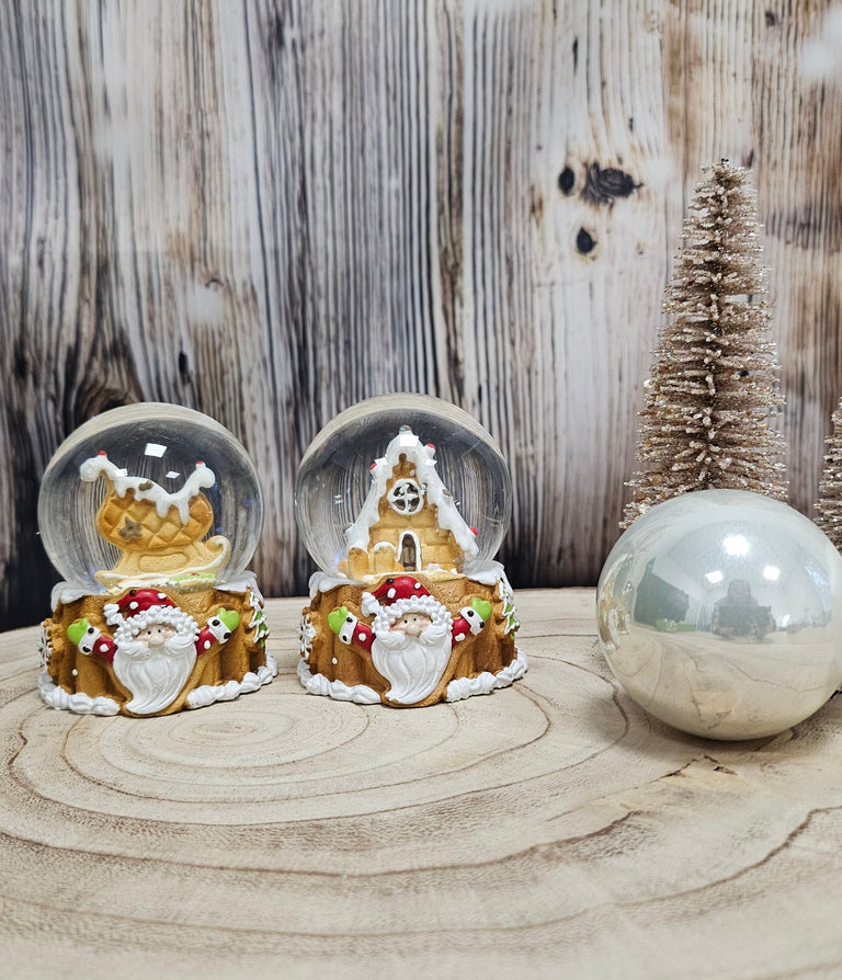 Süße Schneekugel Weihnachtswaffel auf Sockel Weihnachten 65 mm Durchmesser - Schneekugelhaus