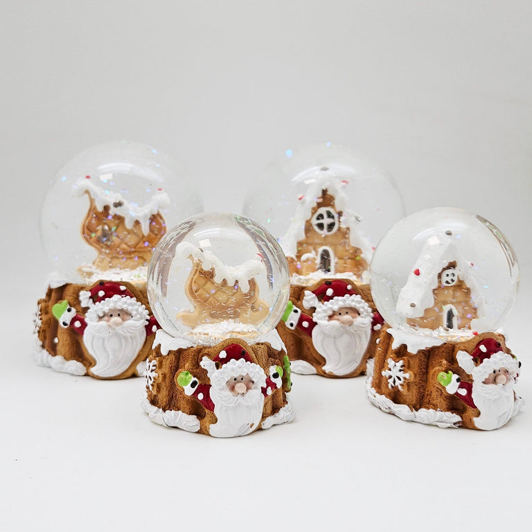 Süße Schneekugel Weihnachtswaffel auf Sockel Weihnachten 65 mm Durchmesser - Schneekugelhaus