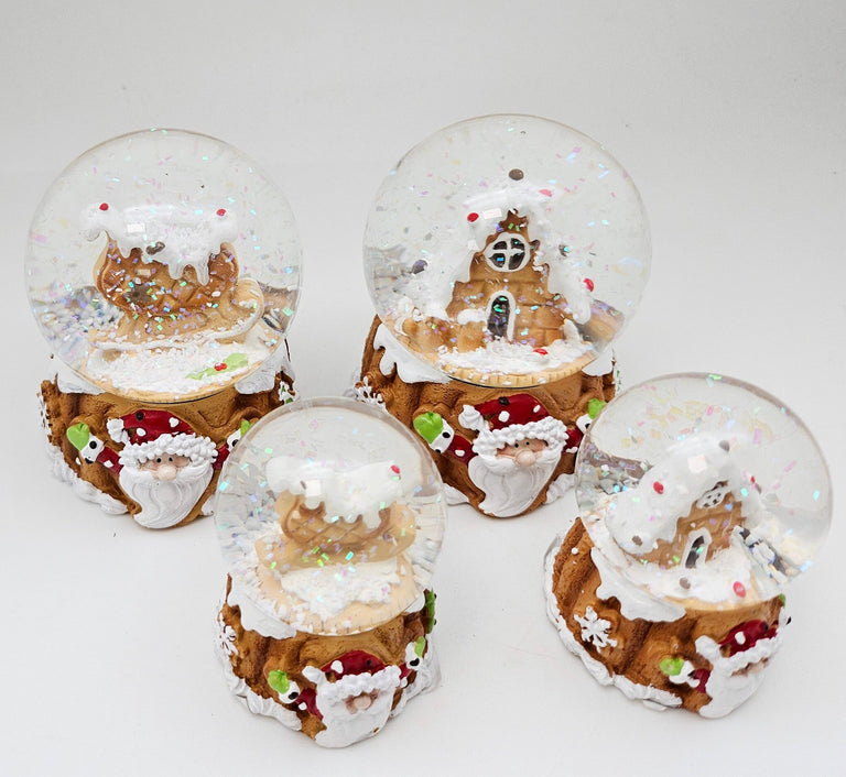 Süße Schneekugel Weihnachtswaffel auf Sockel Weihnachten 65 mm Durchmesser - Schneekugelhaus